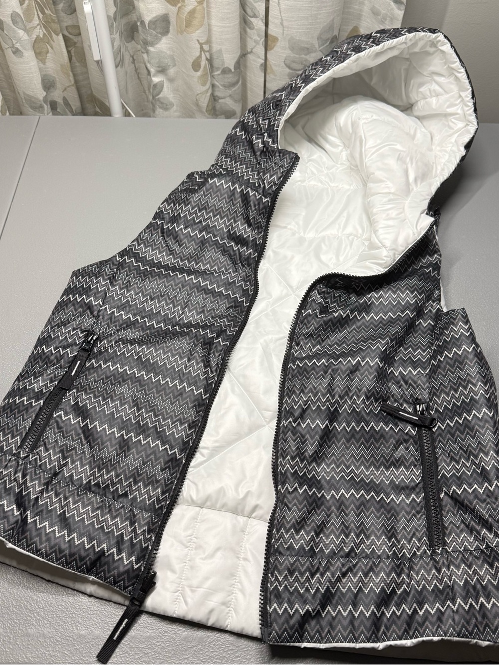 Women's Hooded Chevron Puffer Vest in Black & White